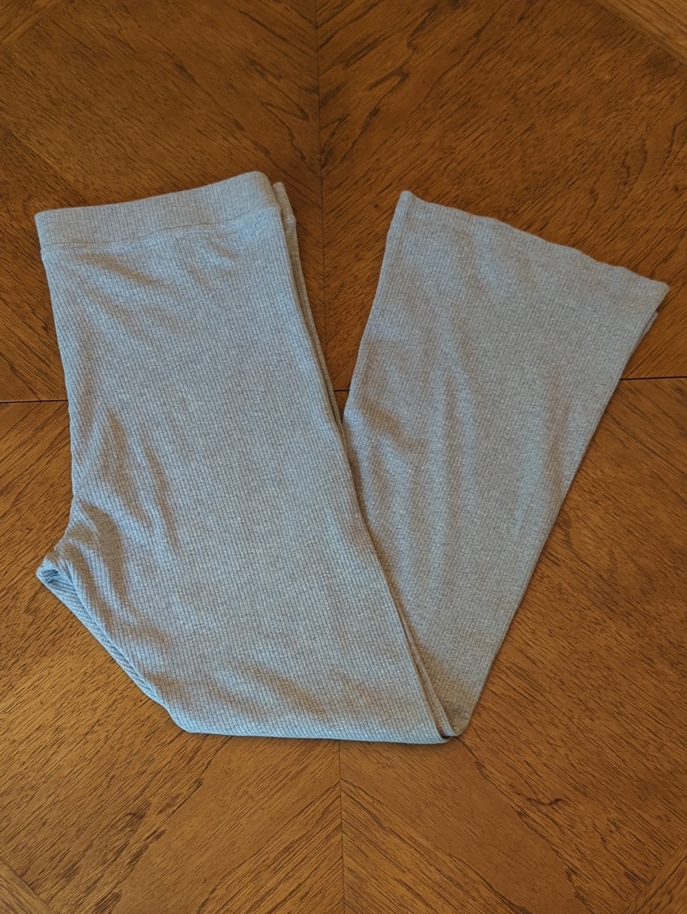 PINK Victoria's Secret Ribbed Knit Flare Leggings in Light Heather Gray